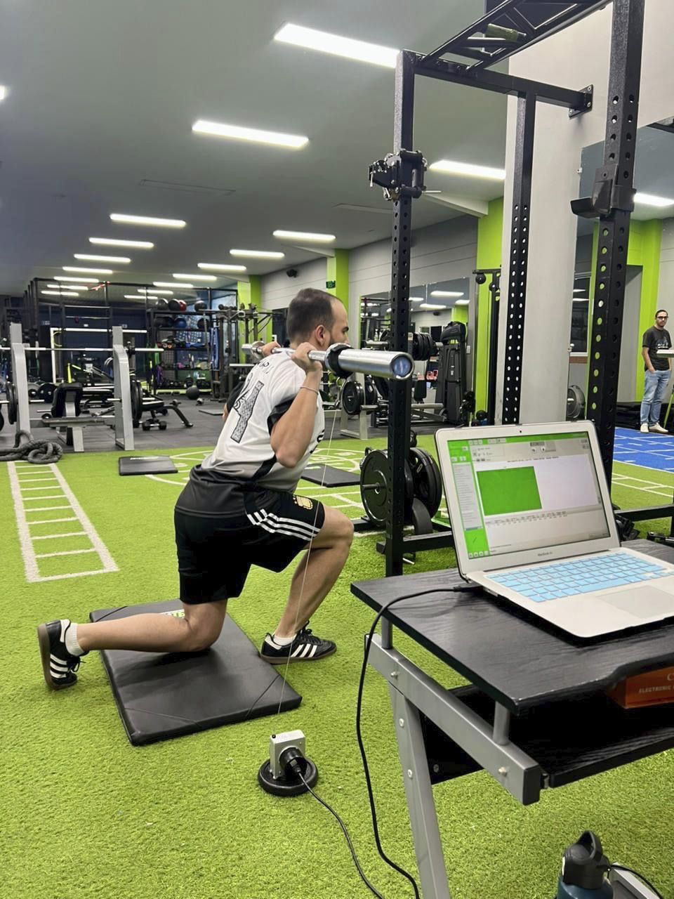 Evaluación de fuerza y velocidad con encoder lineal en Entrenatest